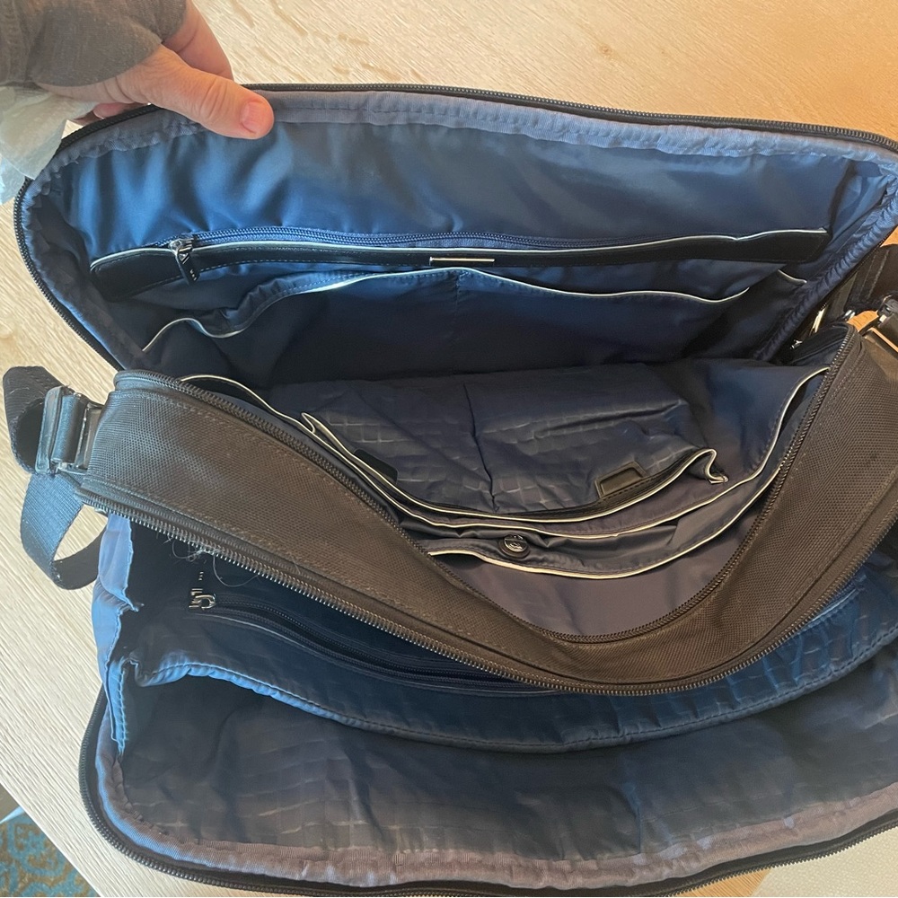 Tumi computer briefcase - Picture 2 of 8